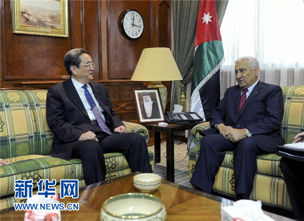 11月9日，正在约旦进行正式友好访问的全国政协主席俞正声在安曼会见约旦首相恩苏尔。 新华社记者 张铎 摄 