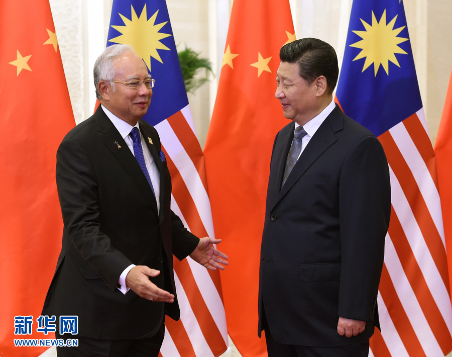 11月10日，中国国家主席习近平在北京人民大会堂会见马来西亚总理纳吉布。 新华社记者 马占成 摄