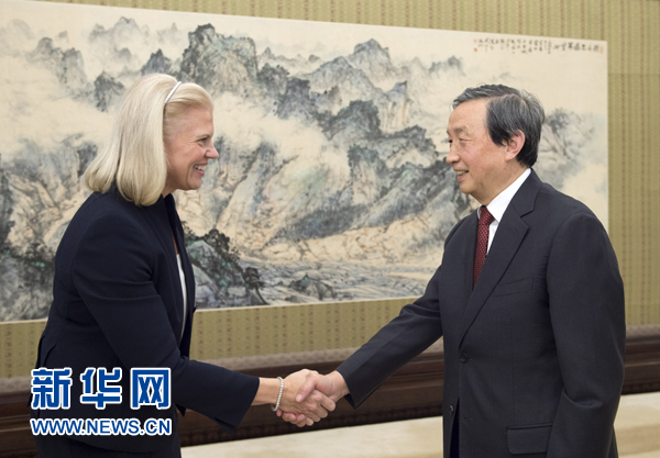 11月12日，中国国务院副总理马凯在北京会见IBM公司董事长、总裁兼首席执行官罗睿兰一行。 新华社记者谢环驰摄