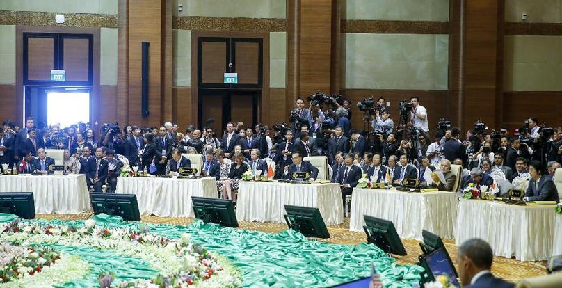  11月13日，中国国务院总理李克强在缅甸内比都出席第九届东亚峰会。 新华社记者 鞠鹏 摄 