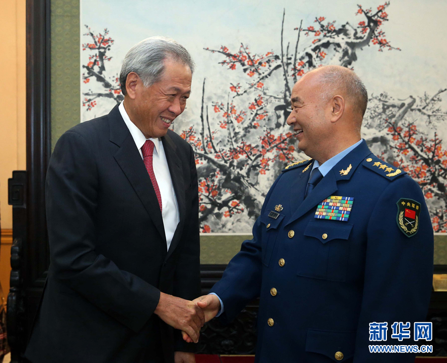 11月13日，中国中央军委副主席许其亮在北京会见新加坡国防部长黄永宏。 新华社记者 刘卫兵 摄