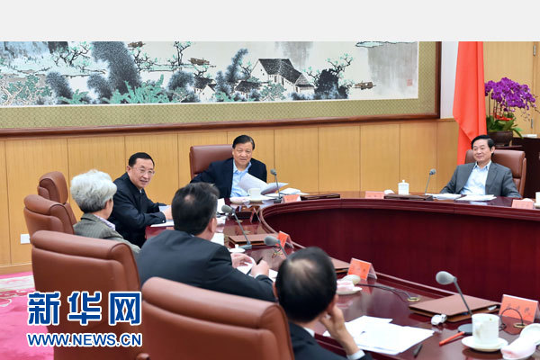 这是11月19日，刘云山在座谈会上。新华社记者 李涛 摄