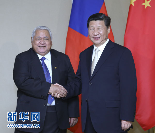 11月22日，中国国家主席习近平在斐济楠迪会见萨摩亚总理图伊拉埃帕。 新华社记者姚大伟摄