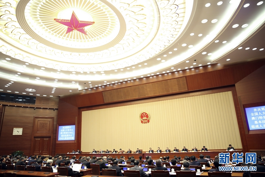 12月28日，十二届全国人大常委会第十二次会议在北京人民大会堂闭幕。张德江委员长主持会议。 新华社记者丁林摄 