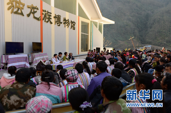 2015年1月21日下午，受到习总接见的贡山县干部群众代表回到独龙江乡，用汉语和独龙语向数百名独龙族群众宣讲习总的讲话内容。