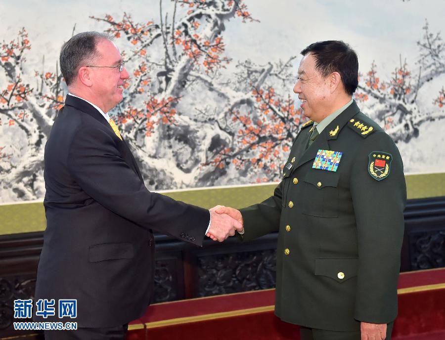 1月28日，中央军委副主席范长龙在北京八一大楼会见美国国防部副部长维克斯。  新华社记者 李涛 摄