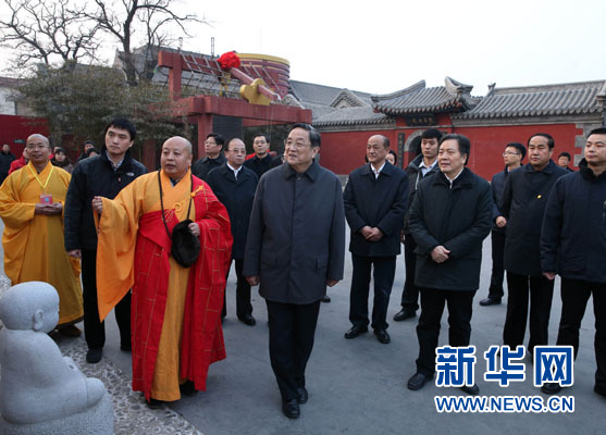 这是1月29日，俞正声在真觉禅寺考察宗教活动场所和宗教团体自身建设情况。新华社记者 庞兴雷 摄