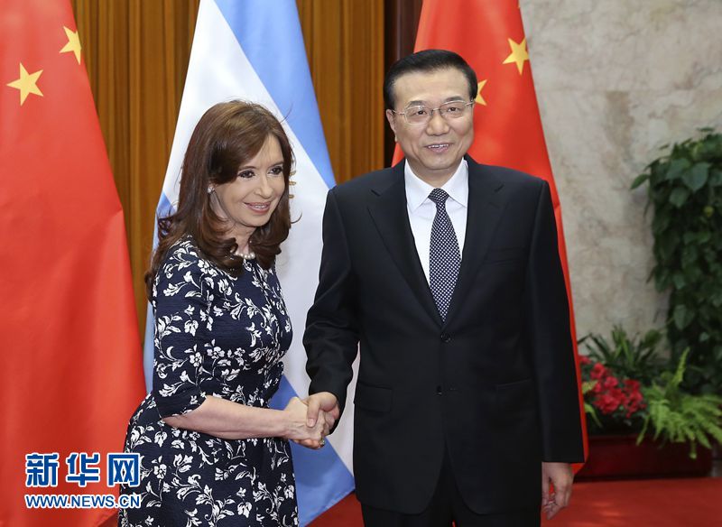 2月5日，国务院总理李克强在北京人民大会堂会见阿根廷总统克里斯蒂娜。新华社记者 庞兴雷 摄