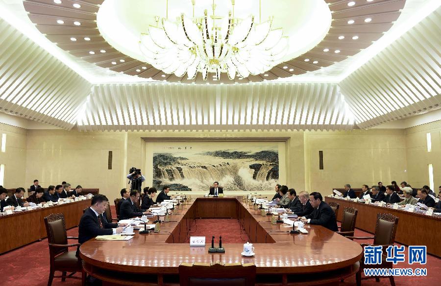 2月11日，十二届全国人大常委会第四十一次委员长会议在北京人民大会堂召开。张德江委员长主持会议。 新华社记者 张铎 摄 