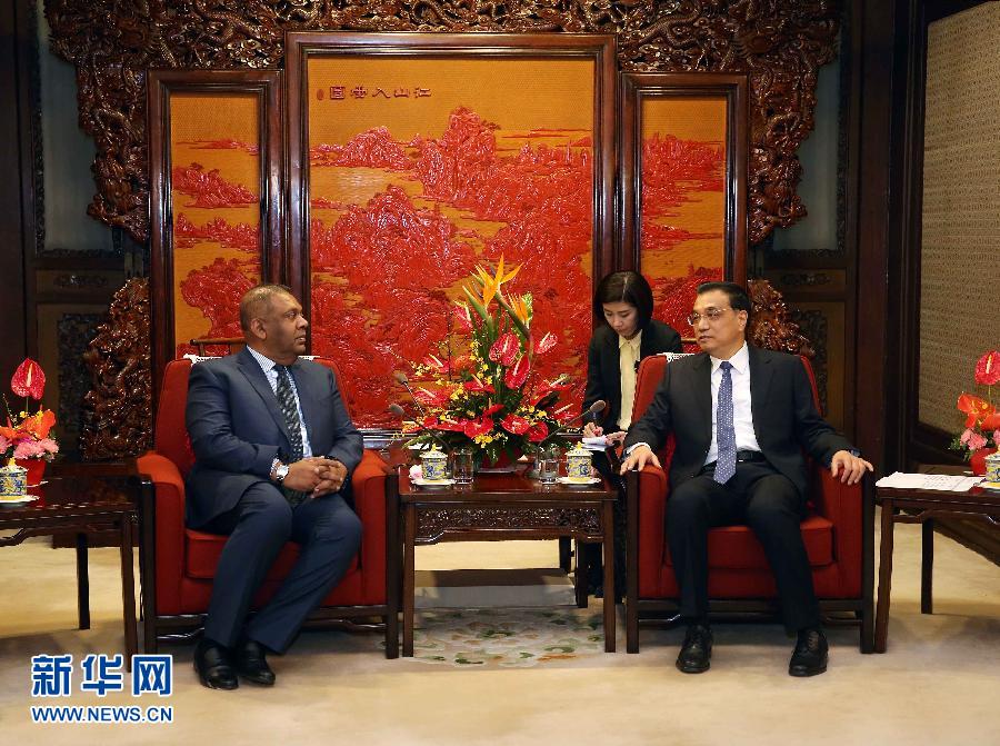 2月27日，国务院总理李克强在北京中南海紫光阁会见斯里兰卡外长萨马拉维拉。 新华社记者 刘卫兵 摄 
