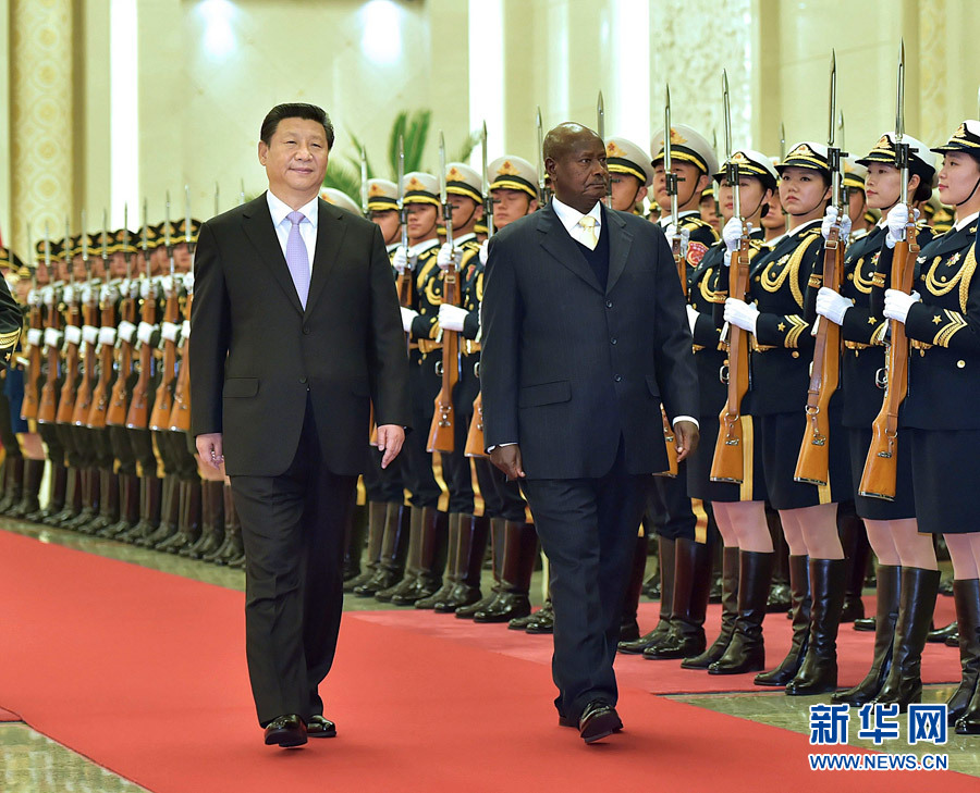 3月31日，国家主席习近平在北京人民大会堂同乌干达总统穆塞韦尼举行会谈。会谈前，习近平在人民大会堂北大厅为穆塞韦尼举行欢迎仪式。 新华社记者 李涛 摄