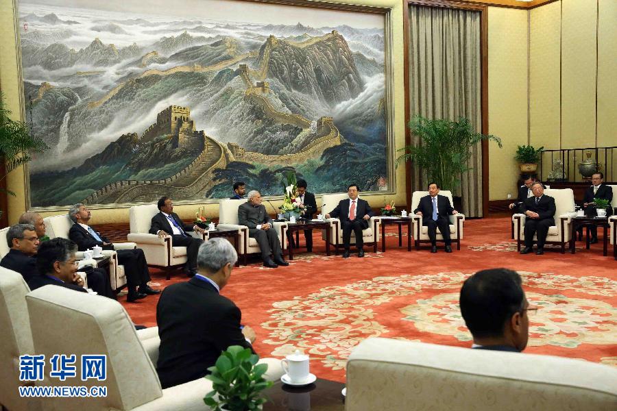 5月15日，全国人大常委会委员长张德江在北京人民大会堂会见印度总理莫迪。 新华社记者刘卫兵摄