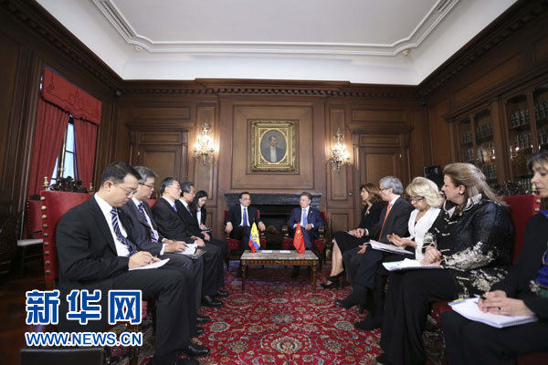 当地时间5月21日下午，中国国务院总理李克强在波哥大总统府同哥伦比亚总统桑托斯举行会谈。 新华社记者丁林摄