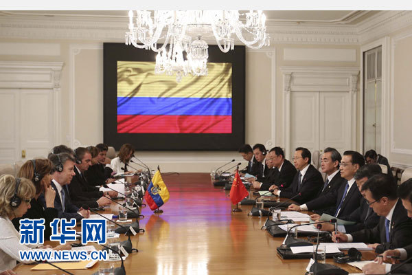 当地时间5月21日下午，中国国务院总理李克强在波哥大总统府同哥伦比亚总统桑托斯举行会谈。 新华社记者丁林摄