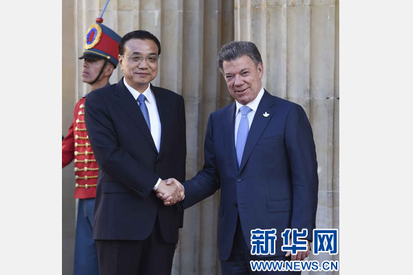 当地时间5月21日下午，中国国务院总理李克强在波哥大总统府同哥伦比亚总统桑托斯举行会谈。 新华社记者 张铎 摄
