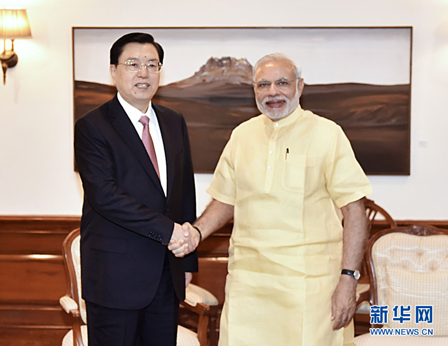 6月15日，中国全国人大常委会委员长张德江在新德里会见印度总理莫迪。新华社记者 李涛 摄 
