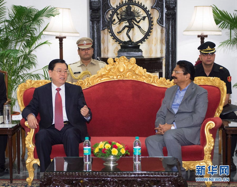 6月14日，中国全国人大常委会委员长张德江在印度孟买会见马哈拉施特拉邦邦长拉奥。 新华社记者 谢环驰 摄