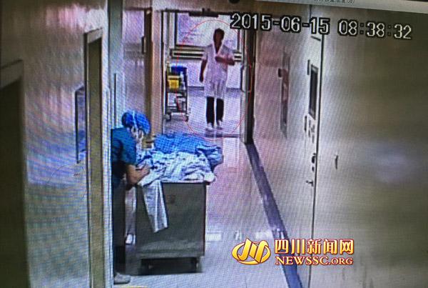 男子穿白大褂潜入医院淡定行窃 保安阻止被戳伤