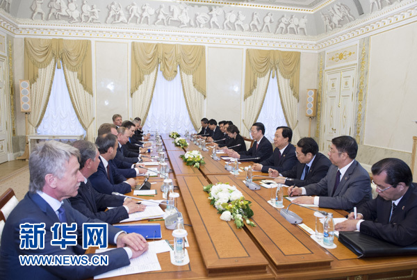 6月18日，国务院副总理张高丽在圣彼得堡会见俄罗斯总统普京。新华社记者 高洁 摄