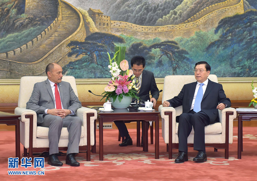7月22日，全国人大常委会委员长张德江在北京人民大会堂会见新西兰总督迈特帕里。 新华社记者 李涛 摄