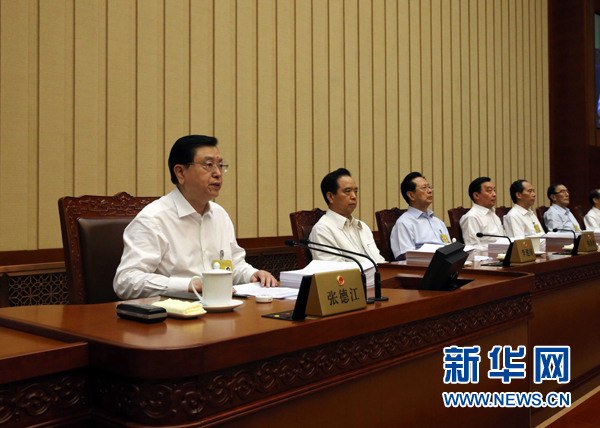 8月24日，十二届全国人大常委会第十六次会议在北京人民大会堂开幕。张德江委员长主持会议。 新华社记者 刘卫兵 摄 