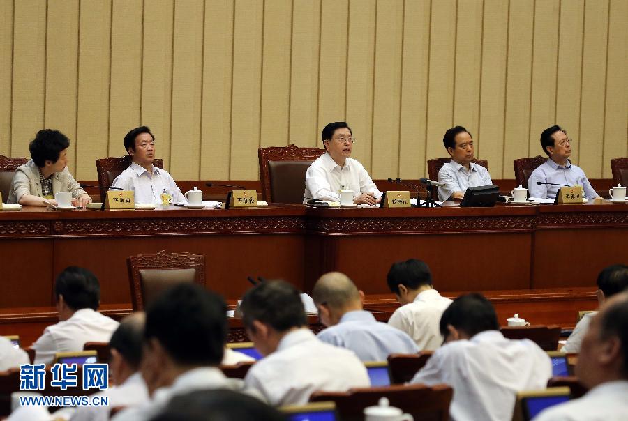 8月29日，十二届全国人大常委会第十六次会议在北京人民大会堂闭幕。张德江委员长主持会议。 新华社记者 刘卫兵 摄 