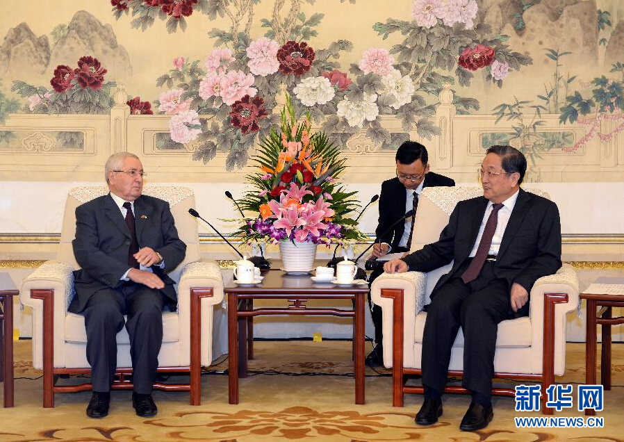 9月1日，全国政协主席俞正声在北京会见阿尔及利亚民族院议长本·萨拉赫。 新华社记者 张领 摄  