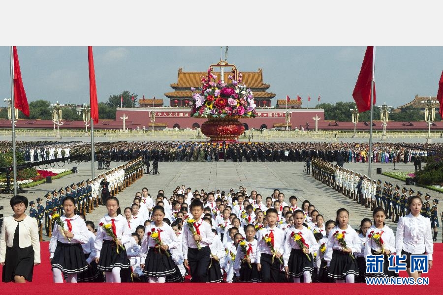 9月30日，烈士纪念日向人民英雄敬献花篮仪式在北京天安门广场隆重举行。 新华社记者 谢环驰 摄