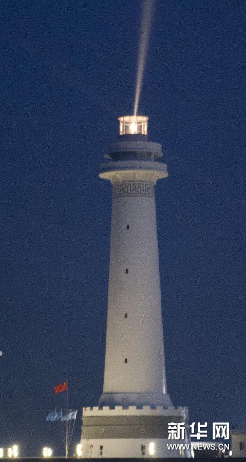 中国南沙华阳礁灯塔2015.10.09建成发光。