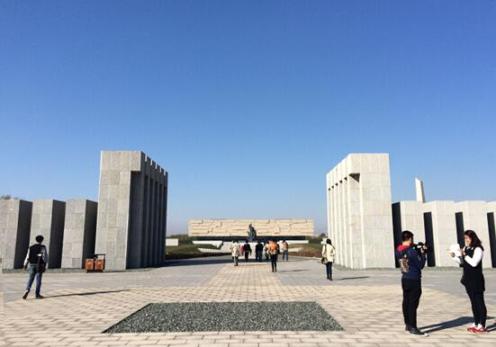 长春革命烈士陵园正门。 （于红林 摄）