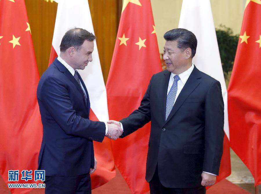 11月25日，国家主席习近平在北京人民大会堂同波兰总统杜达举行会谈。新华社记者 鞠鹏 摄