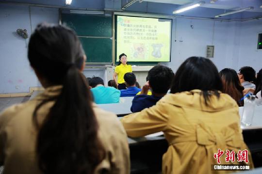 高校设性教育课引热议中国校园如何普及性知识？