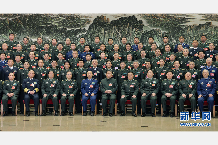 2015年11月24日至26日，中央軍委改革工作會議在京舉行。中共中央總書記、國家主席、中央軍委主席、中央軍委深化國防和軍隊改革領導小組組長習近平出席會議並發表重要講話。這是習近平親切接見會議代表，同大家合影留念。