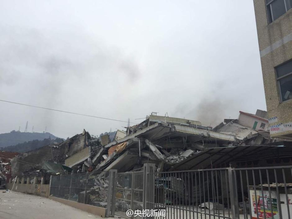 深圳山体滑坡致十余栋楼房倒塌