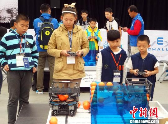 威海南海新区：机器人进校园 中学生获国际比赛金奖