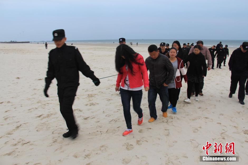 300多名传销人员聚集广西北海银滩被一锅端