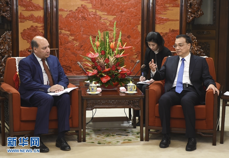 1月15日，国务院总理李克强在北京中南海紫光阁会见欧洲复兴开发银行行长查克拉巴蒂。 新华社记者 谢环驰 摄