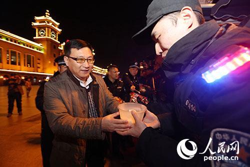 北京铁路公安局3000名干部民警除夕坚守岗位