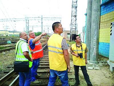 中国技工在白俄罗斯修高铁：修再多路也要回家