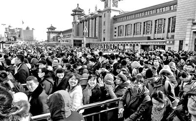 铁路返京旅客51万人创同期纪录 地铁延时运营
