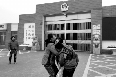 “南京虐童案”被告人出狱 孩子去留问题受关注