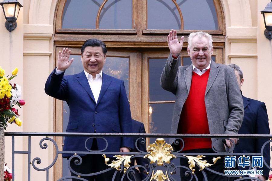 当地时间3月28日，国家主席习近平在布拉格拉尼庄园同捷克总统泽曼举行会晤。新华社记者 鞠鹏 摄