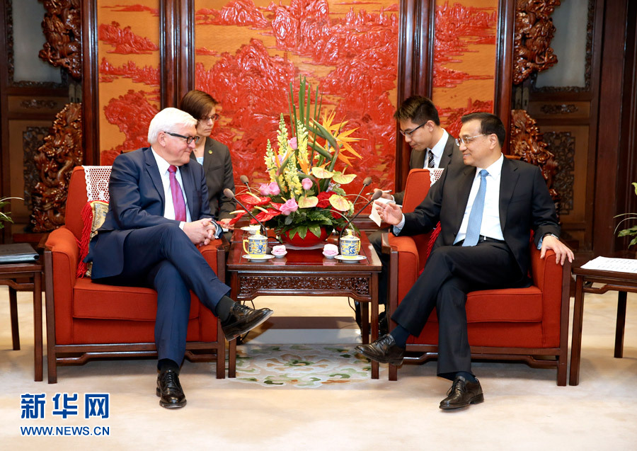 4月8日，国务院总理李克强在北京中南海紫光阁会见来华出席第二轮中德外交与安全战略对话的德国外长施泰因迈尔。 新华社记者马占成摄
