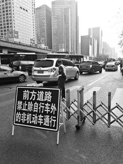 北京：十条大街禁行电动车 外卖小哥绕路走