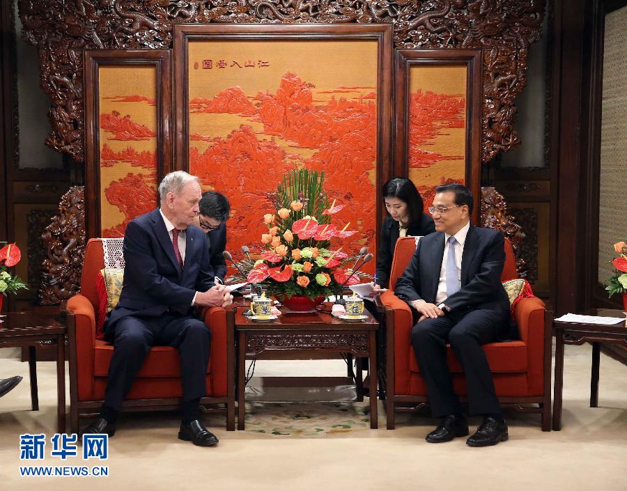 4月19日，国务院总理李克强在北京中南海紫光阁会见加拿大前总理克雷蒂安。 新华社记者刘卫兵摄 