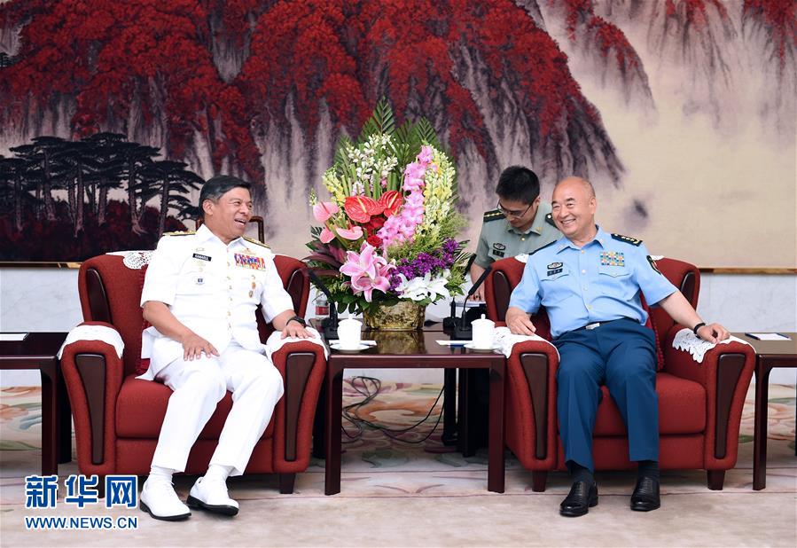 （XHDW）许其亮会见马来西亚海军司令