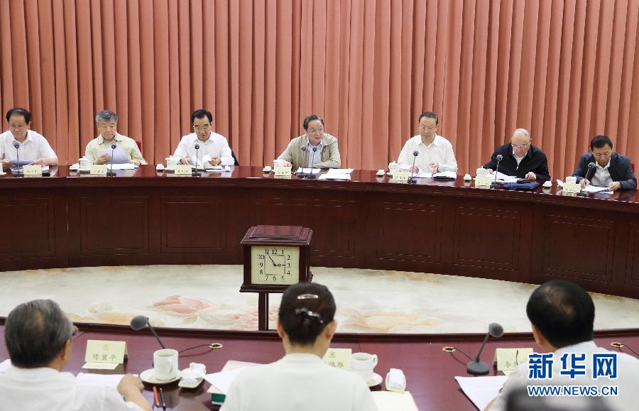 7月21日，全国政协在北京召开第53次双周协商座谈会，围绕“推进禁毒工作社会化”建言献策。全国政协主席俞正声主持会议并讲话。新华社记者 姚大伟 摄 
