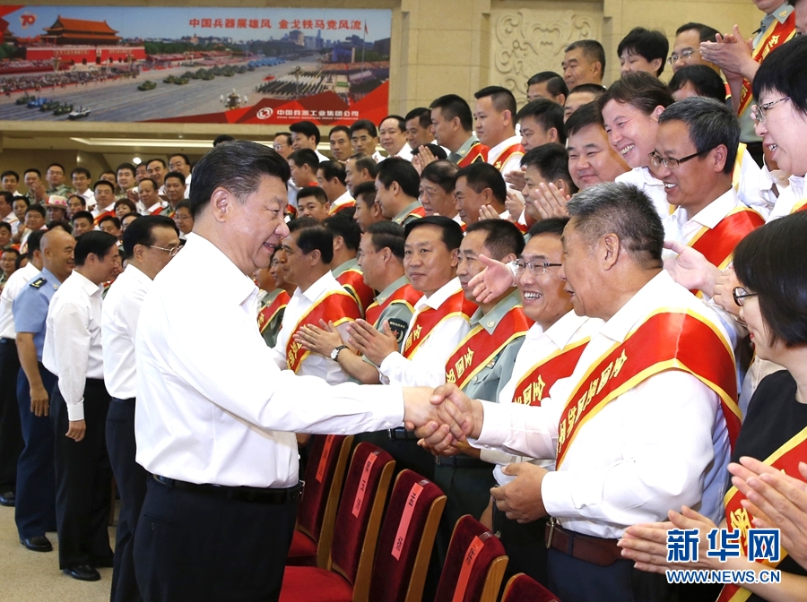 7月29日，党和国家领导人习近平、李克强等在北京会见全国双拥模范城（县）命名暨双拥模范单位和个人表彰大会代表。 新华社记者 鞠鹏 摄