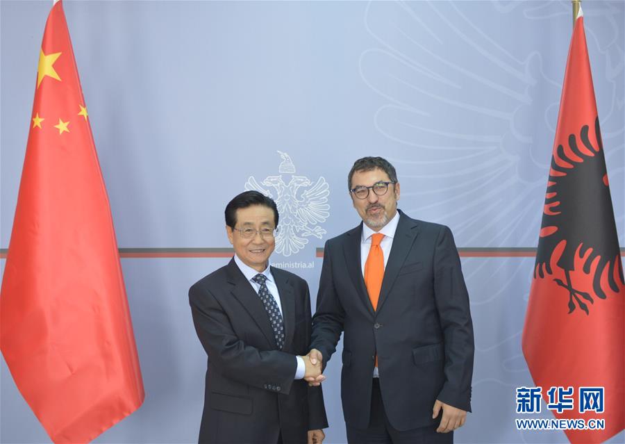 （XHDW）赵洪祝与阿尔巴尼亚地方事务国务部长楚奇举行会谈
