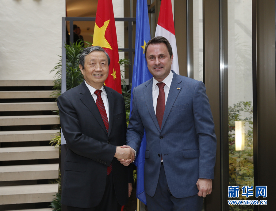 10月19日，正在卢森堡进行正式访问的国务院副总理马凯（左）会见卢森堡首相贝特尔。 新华社记者叶平凡摄